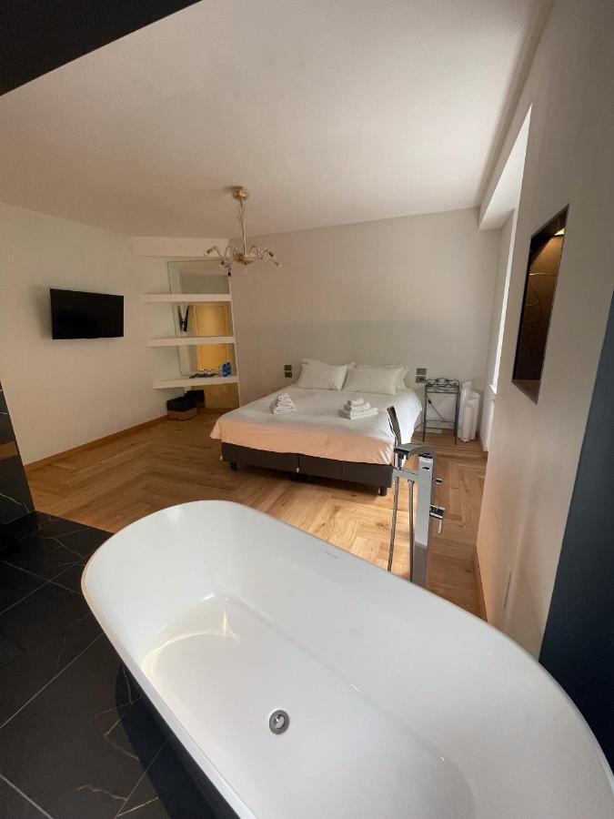The Lion'S Den Bnb Триест Екстериор снимка